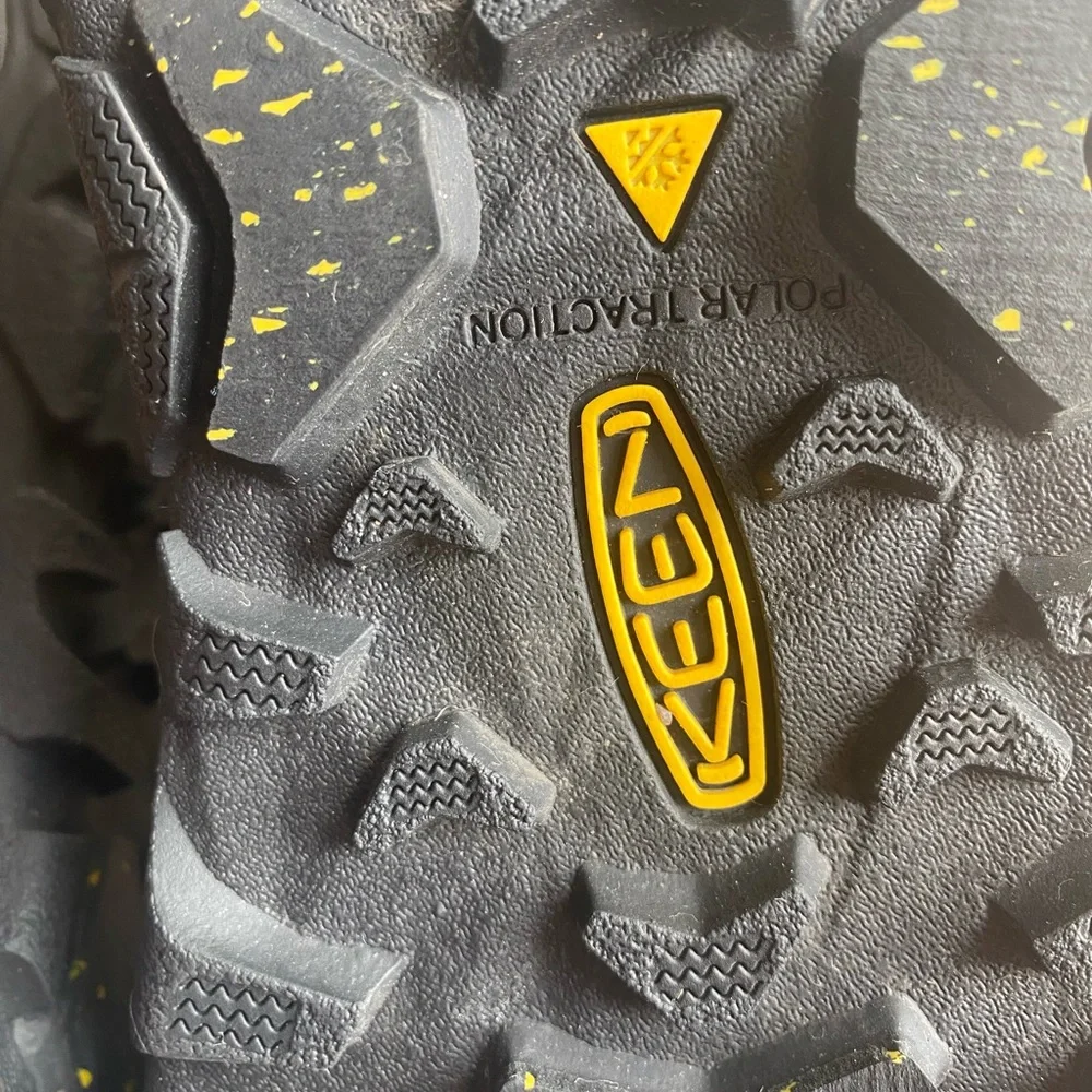 KEEN POLARTRACTION  MENS WORK BOOTS SIZE 11.5. Great condition not new .